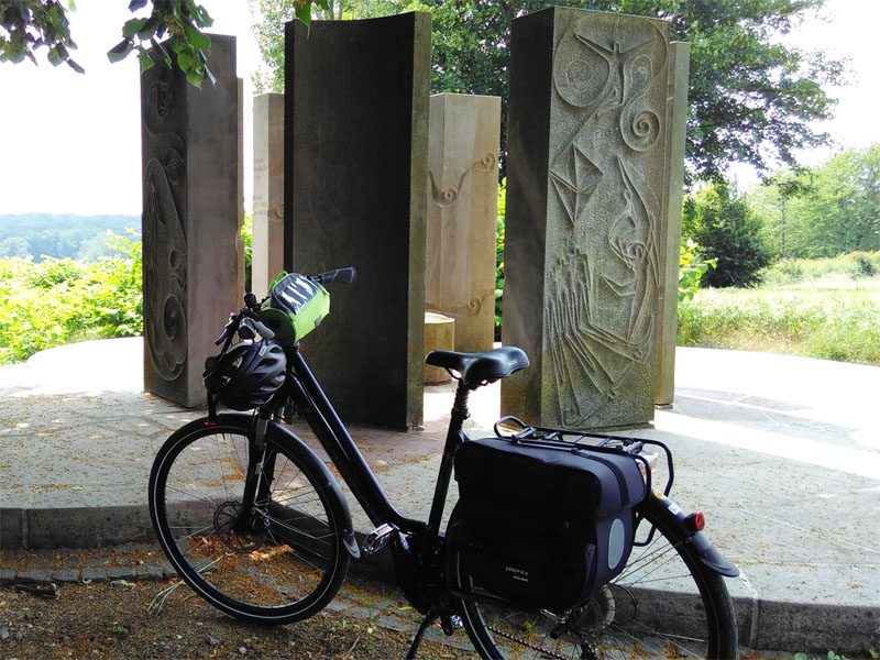 Fahrrad vor dem Freiherr-vom-Stein-Denkmal Cappenberg